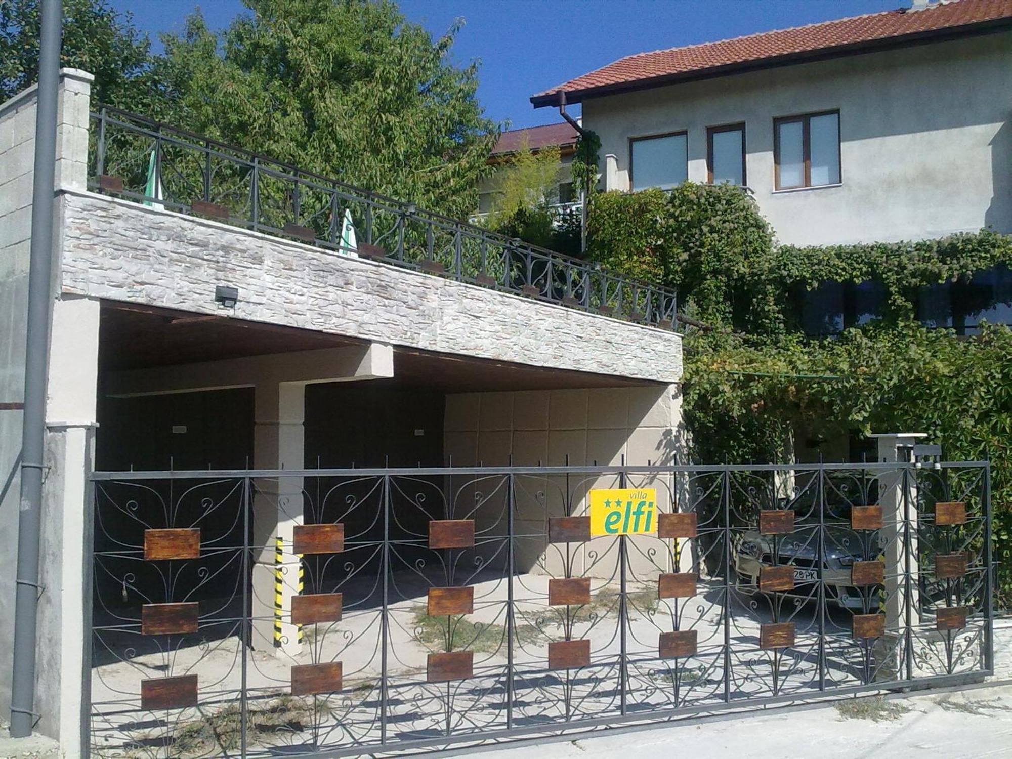 Villa Elfi Golden Sands Esterno foto