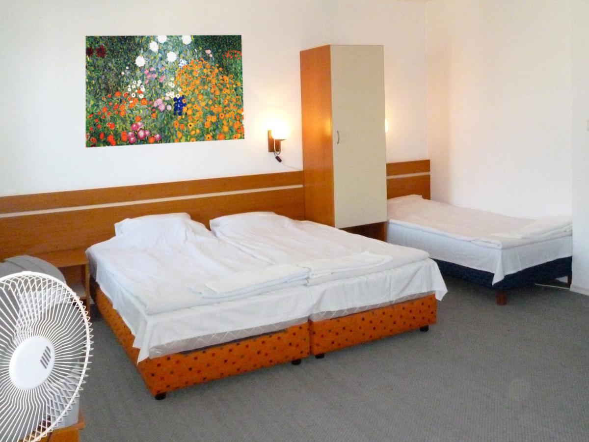 Villa Elfi Golden Sands Esterno foto